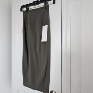 NWT Lululemon Nulu Slim-Fit High-Rise Skirt Army Green SIZE 2 $88 SOLD OUT COLOR